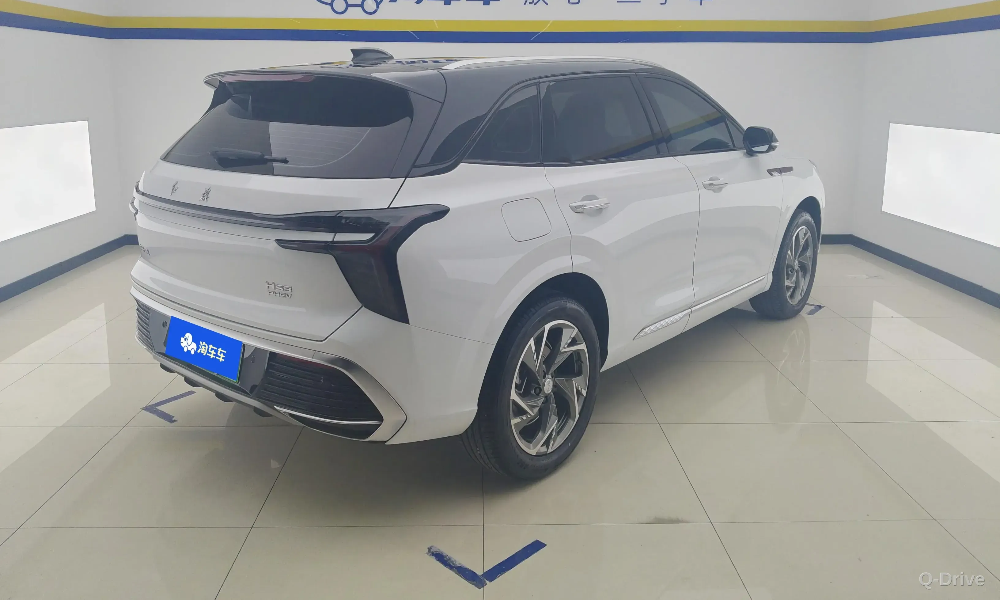 Hongqi HS3 PHEV 2024 115km фото 3