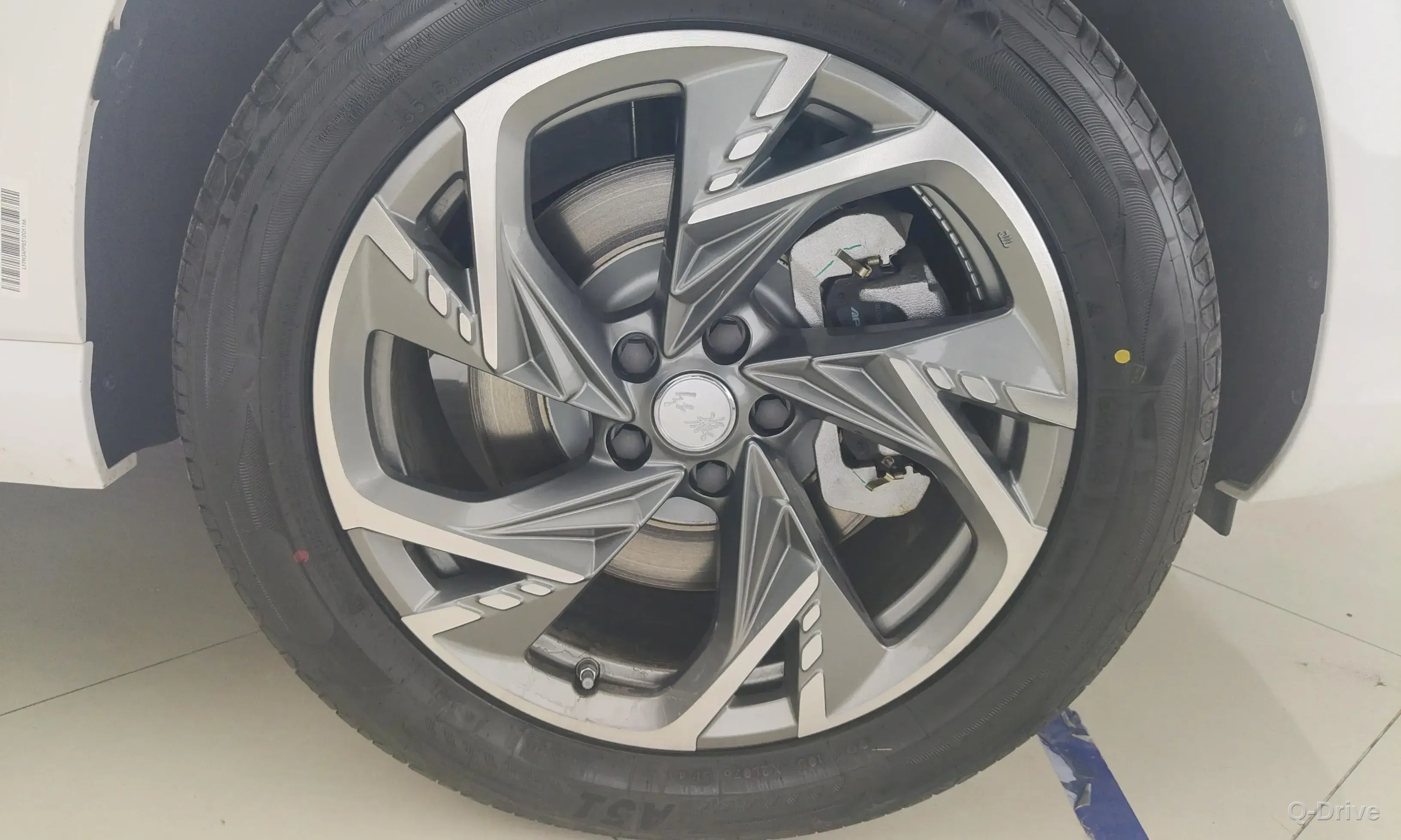 Hongqi HS3 PHEV 2024 115km фото 8