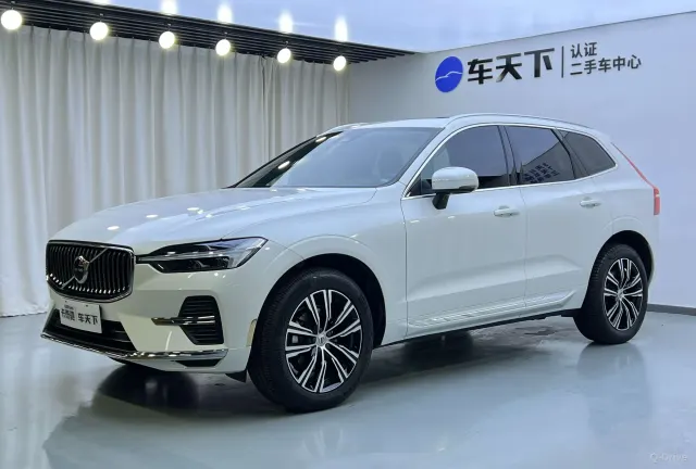 Volvo XC60 2022 B5 Luxury фото 1