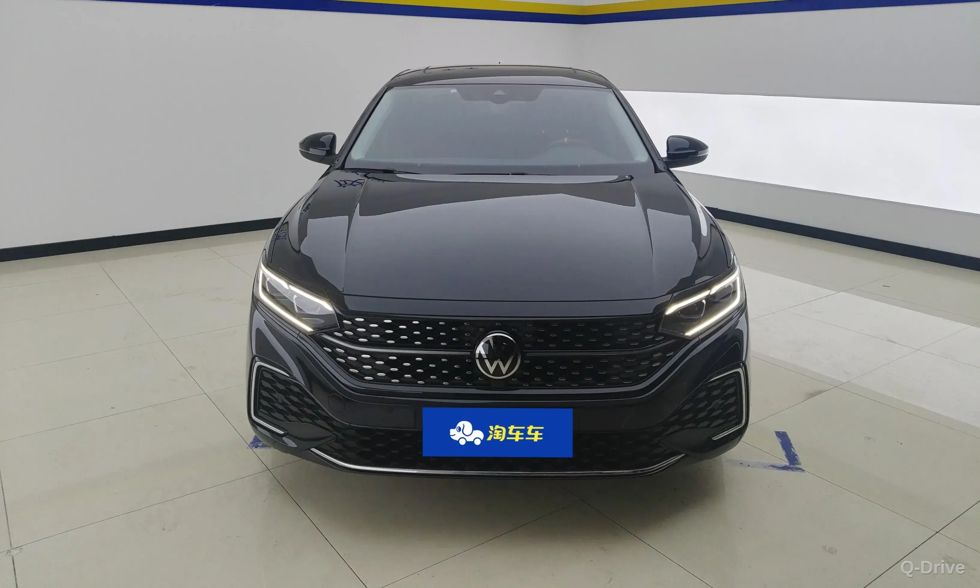 Volkswagen Passat 2022 330TSI Luxury фото 2