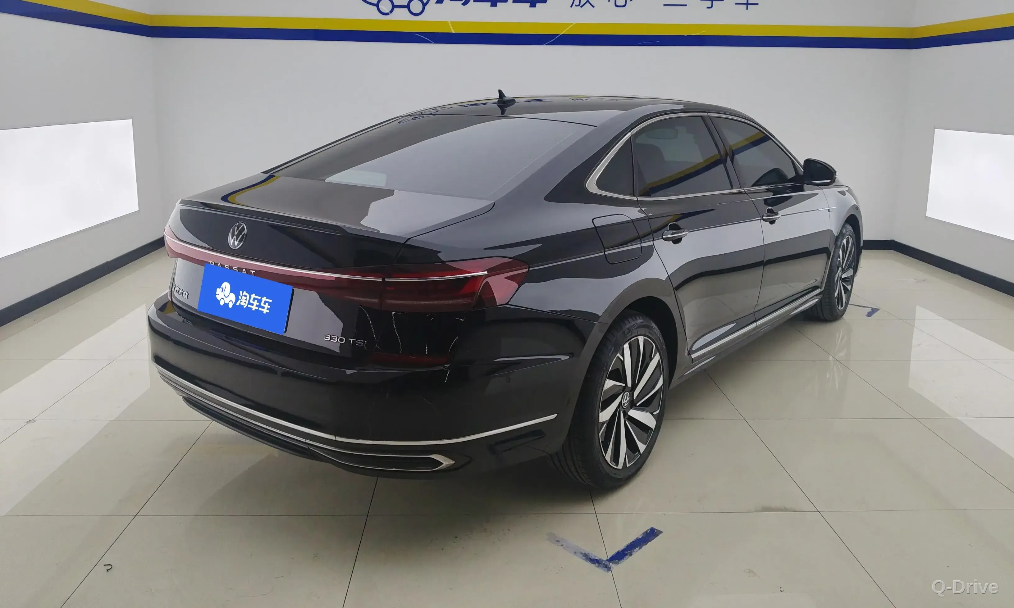 Volkswagen Passat 2022 330TSI Luxury фото 3