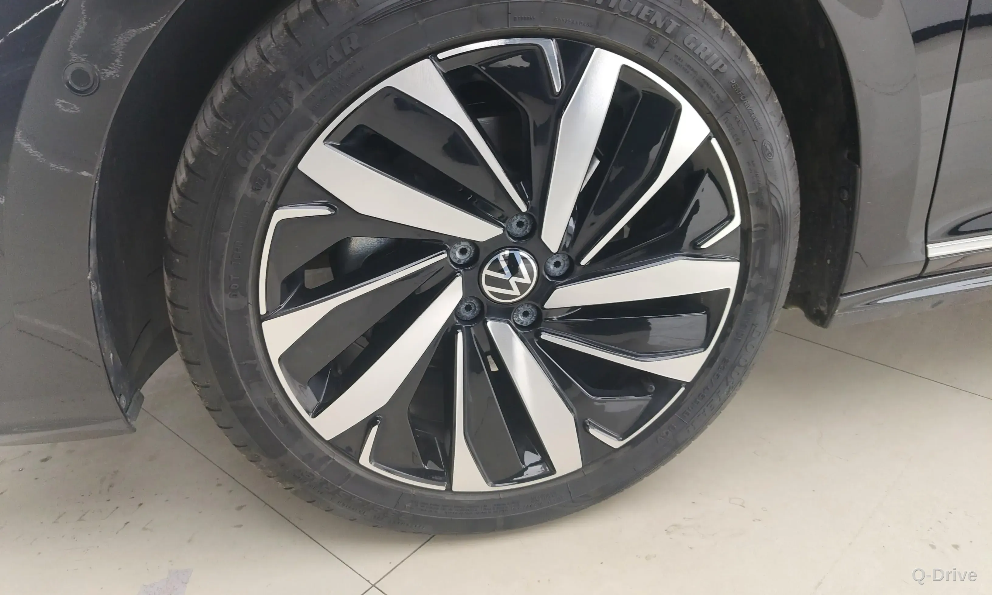 Volkswagen Passat 2022 330TSI Luxury фото 8