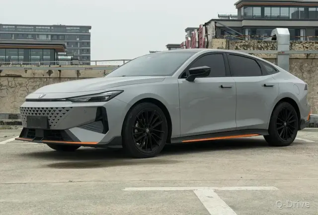 Changan UNI-V 2024 1.5T фото 1