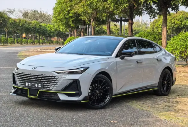 Changan UNI-V 2023 1.5T фото 1