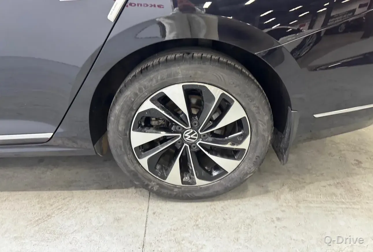 Volkswagen Passat 2022 280TSI Elite фото 7