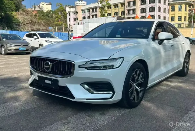 Volvo S60 2024 B4 Luxury фото 1