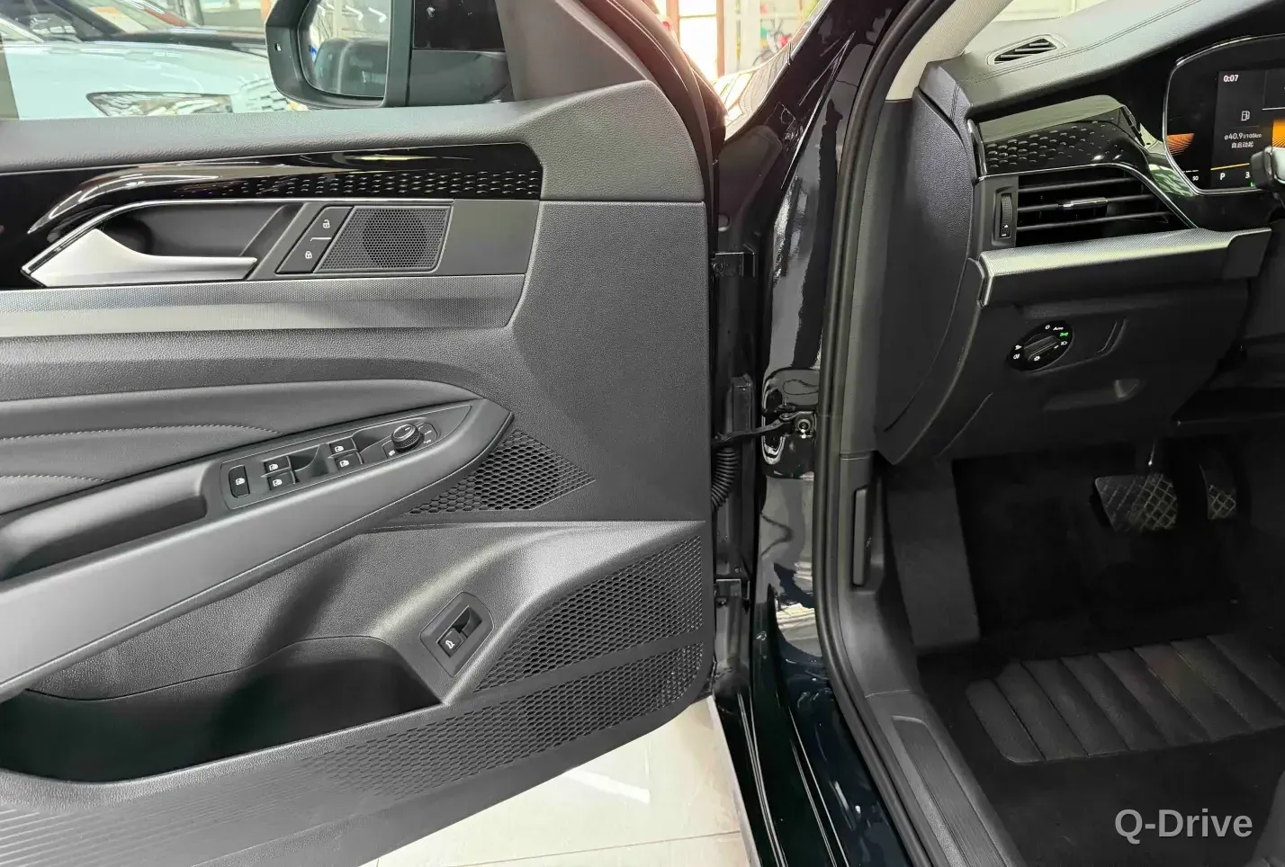 Volkswagen Passat 2022 280TSI Elite фото 8