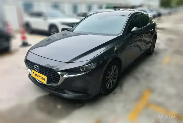 Mazda 3 Axela 2023 2.0L фото 1
