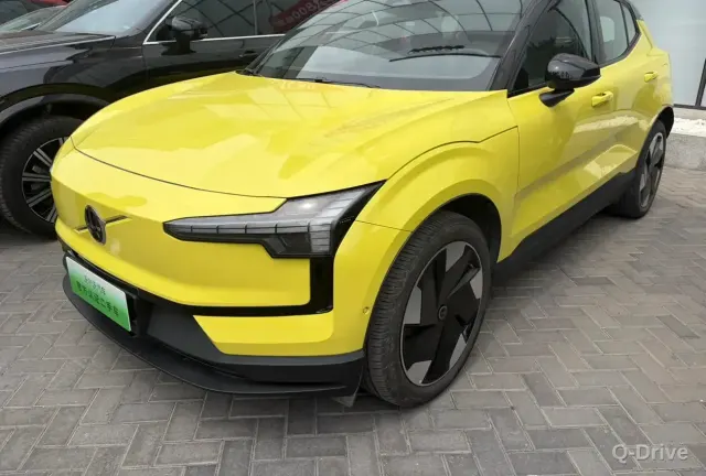 Volvo EX30 2025 Ultra фото 1