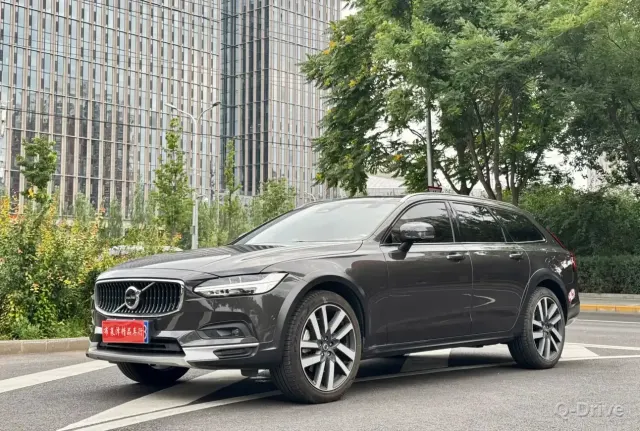 Volvo V90 2024 Cross Country B5 AWD фото 1