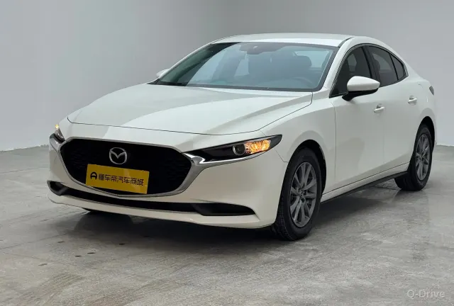 Mazda 3 Axela 2022 2.0L фото 1