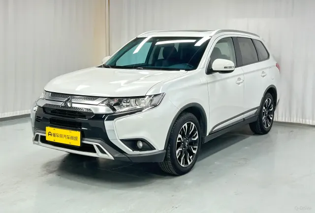 Mitsubishi Outlander 2019 2.0L 5 VI фото 1