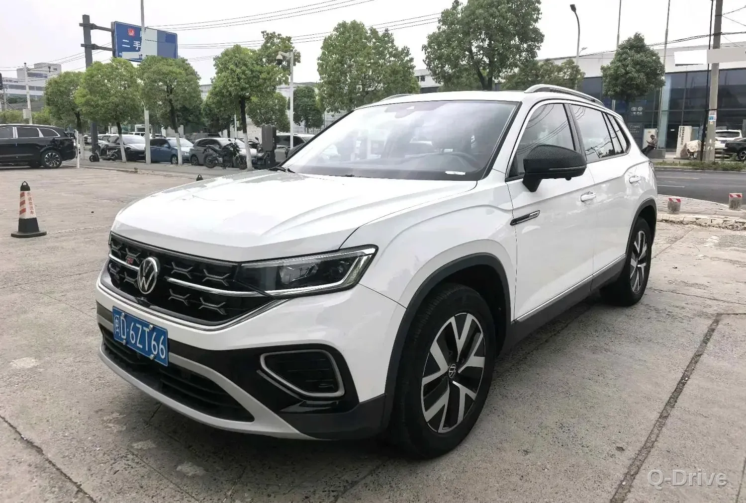 Volkswagen Tayron 2023 280TSI Plus фото 1