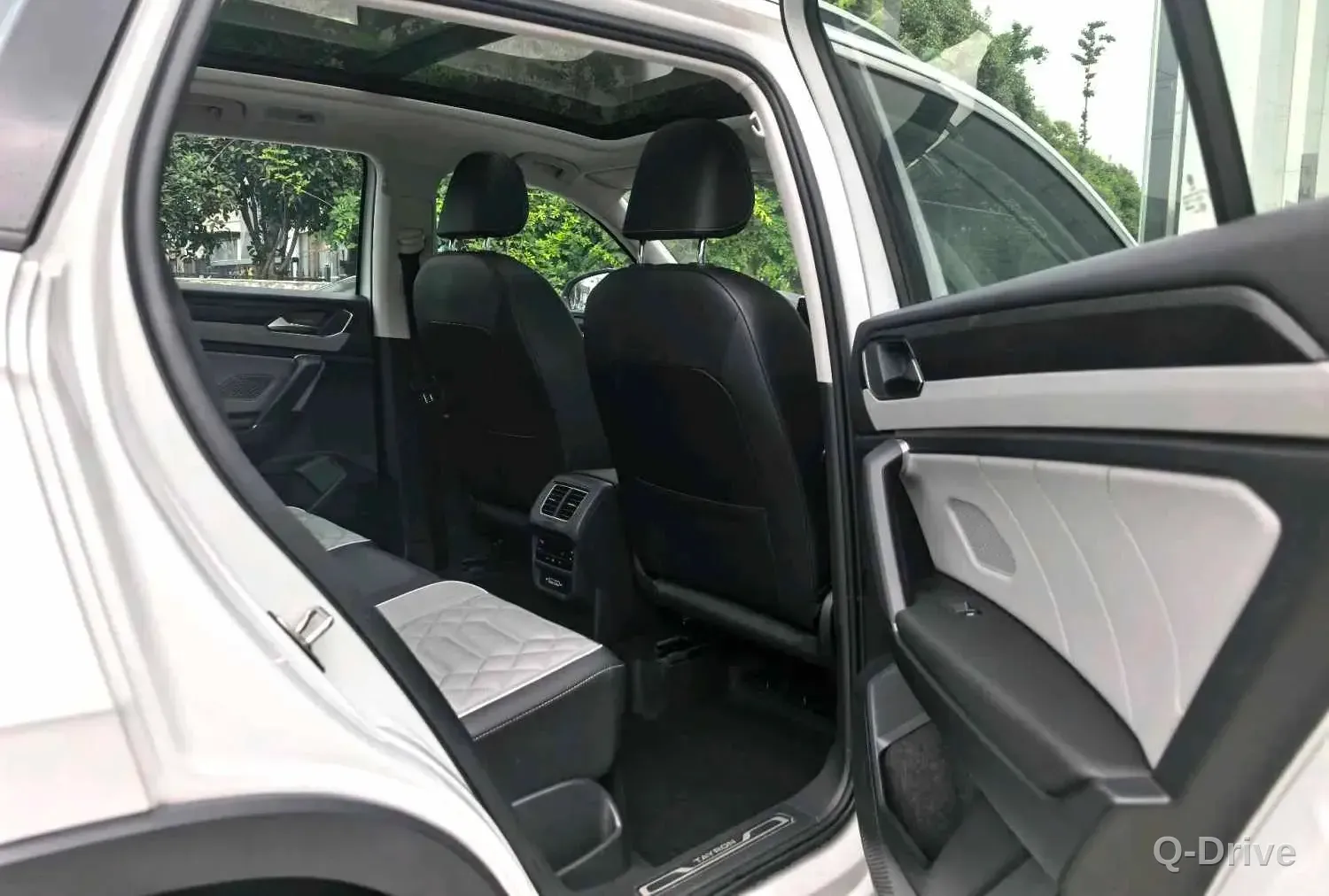 Volkswagen Tayron 2023 280TSI Plus фото 6