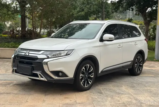 Mitsubishi Outlander 2019 2.0L 5 VI фото 1